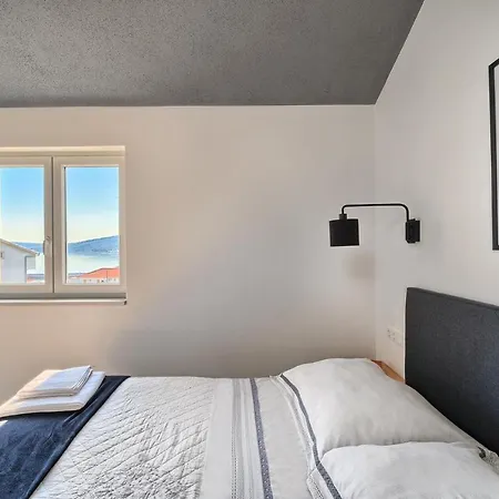 Aquamarin - Premium Seaview Apartment Slatine